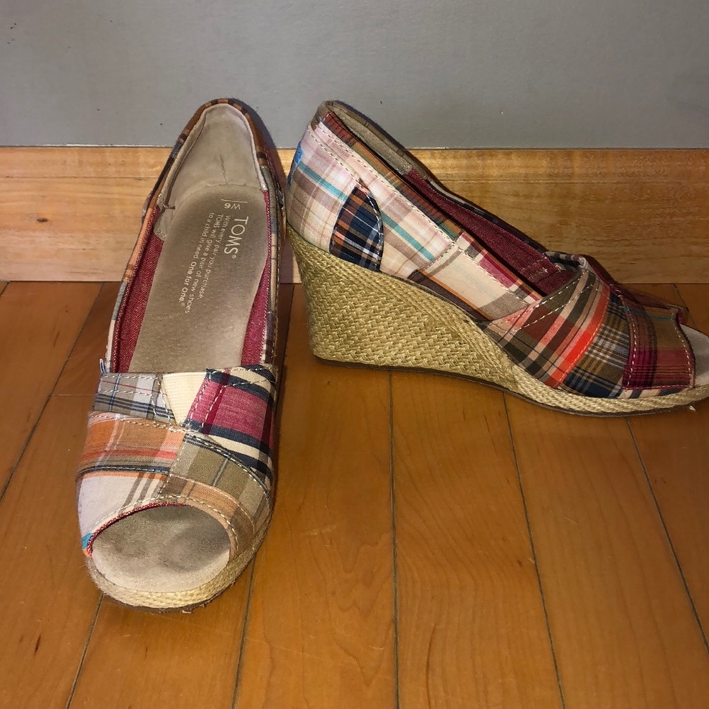 Toms wedges